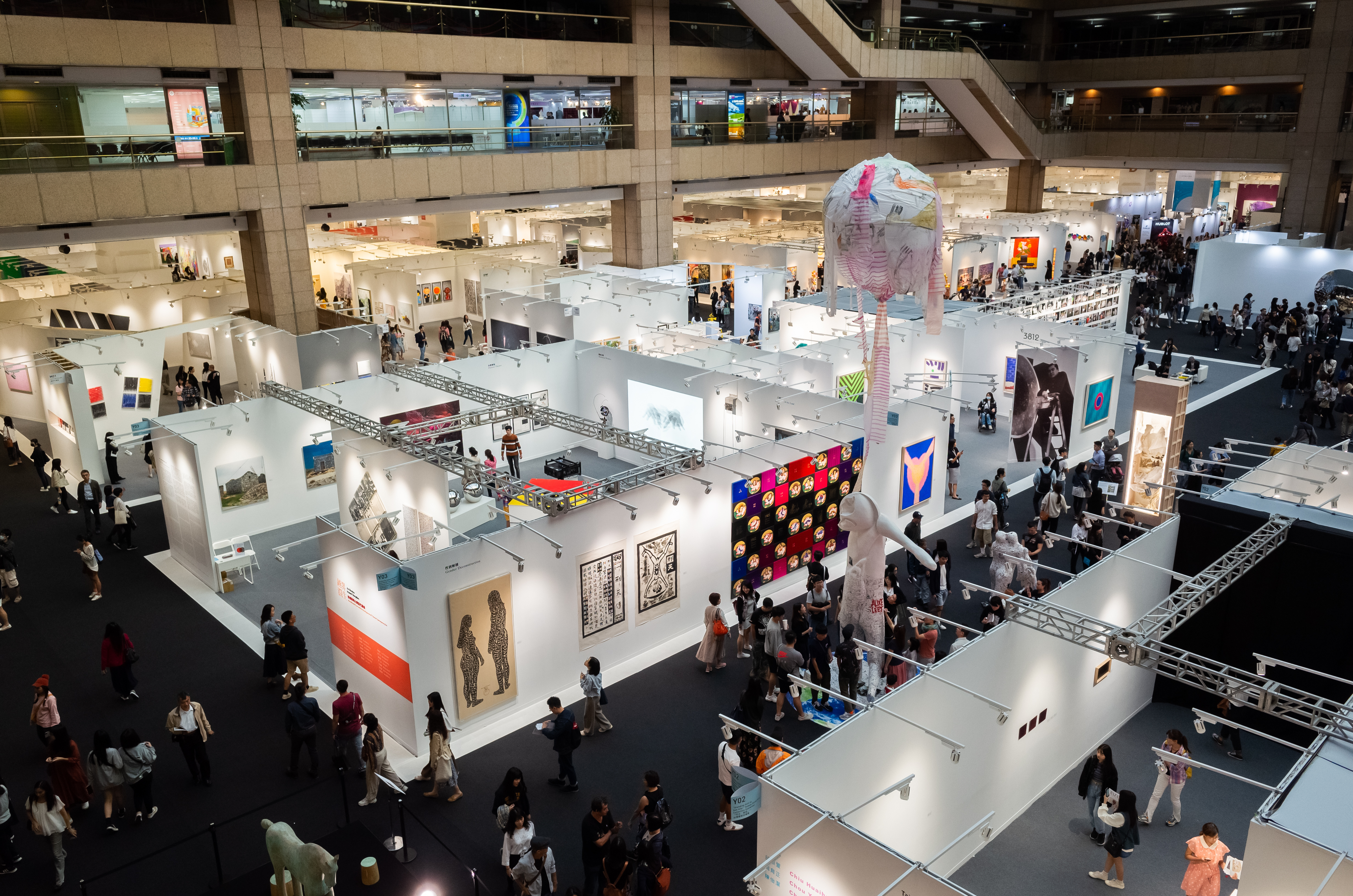 量産型ではない、一社一社のために設計するハイエンド展示会ブースデザイン
